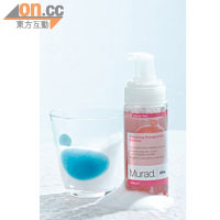 Murad 石榴活膚潔面泡沫在溫和潔淨皮膚的同時，特有石榴複合物能喚醒疲倦肌膚，收緊細胞毛孔。$260（a）