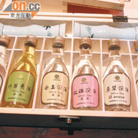 不同種類的汾酒，買6瓶會送一對「舉一反三」的汾酒杯。原漿¥55（約HK$67），白玉汾酒、玫瑰露、竹葉青酒各¥45（約HK$55）。