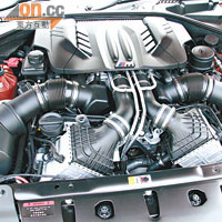 引擎可輸出560hp馬力，加載「M Driver's Package」後，極速可達305km/h。