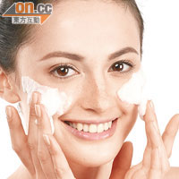 溫柔清潔肌膚才能把毛孔內的污垢徹底清除。