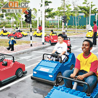 只要小朋友乖乖遵守交通規則，Driving School便會發出Lego駕駛執照。