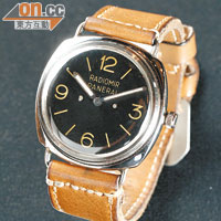Ref : 3646<BR>1940年生產，錶面直徑47mm，三文治式錶面設計，於錶鏡上鑲有兩顆螺絲將錶面固定。錶底刻有Oyster Watch Co. Geneva Swiss字樣。