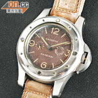 Ref : 2/56<BR>外號「Big Egiziano」於1956年為埃及海軍生產的手錶，採用巨型60mm錶殼設計，搭載Caliber Angelus 240 SF機芯，動力能儲存192小時。此錶其後於2009年亦曾經復刻過。
