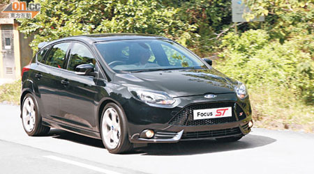 採納前輪驅動布局的Ford Focus ST攻彎反應靈活得教人拍手叫好。<br>售價：$299,900