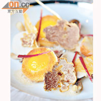 Crispi Quails Eggs $488（b）<BR>將鵪鶉蛋倒在多士上，加上帕爾馬芝士及beanfort芝士烘焗，有點像雞蛋多士，非常香口，特別做出蘑菇foam配白松露，入口充滿菌香。