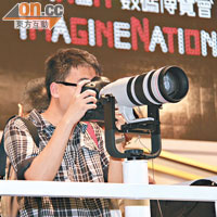 首次在港曝光的200~400mm F4鏡頭，在「電影夢工場」任人試影。
