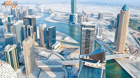 入住全球最高酒店，杜拜全景，就在腳下。