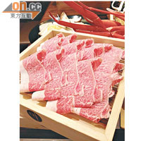 同樣是火鍋，日本的涮涮鍋要求牛肉較薄。