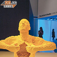 「Yellow」是Nathan Sawaya的成名作，也打破了LEGO作為玩具的常規。