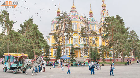 始建於20世紀初的澤尼科夫東正教教堂，令人猶如置身俄羅斯。