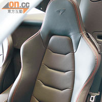 配上高品質鑽孔皮革座椅，提供優質乘坐感。