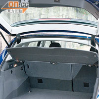 尾箱的標準容量為540公升，摺合後座可增加至1,560公升。