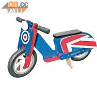 for girls<BR>Brit Pop Scooter：車身髹上英國風圖案，紅藍白配襯得十分搶眼。車輪固定轉向不超過30度，可避免車身搖擺釀成意外。$1,890（b）