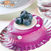 藍莓朱古力慕絲蛋糕$38（c）<br>藍莓蓉配上朱古力慕絲，兩者味道很平衡，質感也很幼滑。