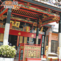 蛇廟本身是清水祖師廟，建築絕對中式化。