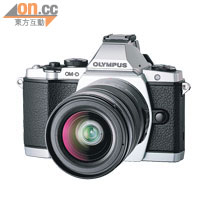 Olympus OM-D E-M5復古外形<BR>售價：$8,990（淨機）、$10,690（連12~50mm鏡頭）（a）
