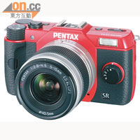 Pentax Q10小巧玩味<BR>售價：$4,690（連5~15mm鏡頭）、$6,490（連5~15mm及15~45mm雙鏡套裝）（b）