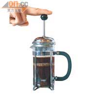 French Press $45/杯<br>以法式濾壓器擠出來的手工咖啡，中間的過濾網令咖啡豆的油脂及咖啡粉在濾壓過程中仍可保留，成品特別芳香兼帶小粒。