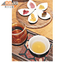 無論是茶葉或佐茶的糕餅蜜餞，都由大稻埕的店舖出品，地道風味十足，每份NT$250起（約HK$65）。