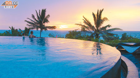 酒店的Infinity Pool，是欣賞夕陽的勝地。