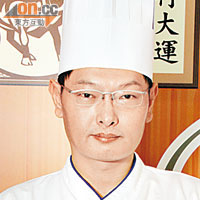 擁有20年廚藝經驗的張宏泰師傅以日本料理起家，口味搭配跟擺碟都跳出框框。