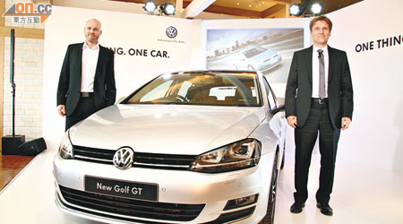 Volkswagen設計師Stefan Wallburg（左）親臨講解New Golf。