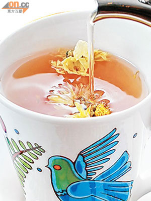 洋甘菊荔香茶  $48<br>餐廳備有多款台灣入口的高級花果茶，例如葡提子花草茶、絲路花草茶和蘋果檸香茶，香氣撲鼻，味道柔和，呷一口已齒頰留香。 