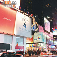 紐約時代廣場的S4廣告隨處可見，當晚更有現場直播，可見廠方對其重視程度。