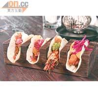 Taco Platter $158<br>集齊燒免治豬肉、牛肉、大蝦和炸魚4款，以自家製的不同醬汁作配搭，例如免治豬肉配酸忌廉及番茄莎莎醬、牛肉配杧果莎莎醬、大蝦配香草青醬和牛油果，炸魚配墨西哥辣椒他他醬，大都是酸酸甜甜，很開胃