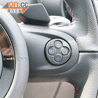 JCW版本首次配上自動波，駕駛者亦可以在軚環操控。