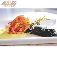 到泰國又怎可以錯過美味的虎蝦？Jumbo Tiger Prawn with Black Squid Ink Pasta in Parmesan Saffron Sauce，285 Baht（約HK$75）。