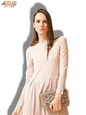 針織裸色連身長裙 $7,995<br>手袋 $4,995
