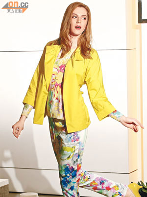 黃色jacket $3,680、Floral print top $2,880、Floral print pants $2,680