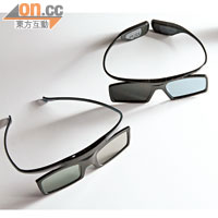 3D眼鏡都有新設計，如採用電池的SSG-5100GB（售價：$298/左），以及充電式設計的SSG-3570CR（售價：$498/右）。