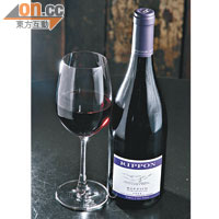 Rippon Central Otago, Pinot Noir, 2008, New Zealand $840（d）<br>在北緯45度，世界上最南的葡萄酒產區生產，酸度較高卻帶濃郁果香。
