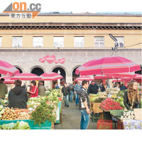 Dolac街市貨品種類繁多，糧油雜貨外，還有新鮮蔬菜水果、自家製果醬等。