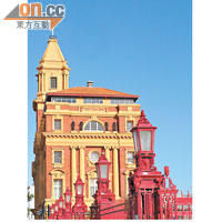 奧克蘭海邊的紅磚建築，甚有英倫風格，正是連接各離島的Queen's Wharf。