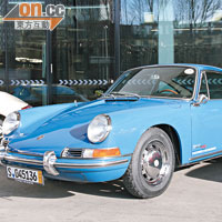 十分珍貴的1970年第一代Porsche 911S，外形保養十分好，車廂沒有冷氣，只有前方三角窗作通風，音響仍採用AM波段接收，一切從「最原始」味道開始。