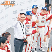 上年度總冠軍李英健（右３）在首回合獲得第3名，與首名的熊龍（右４）及第2名的方駿宇（右５）齊齊上台領獎。