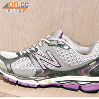 New Balance女裝跑鞋￥7,980起<br>2012年10月約HK$790<br>2013年5月約HK$606<br>慳：HK$184