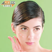 7步簡易底妝法<BR>Step 1：妝前保養同樣重要，可以選擇質地清爽的補濕Gel為肌膚先補足水分。
