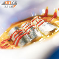 巴斯克甜椒茄汁配沙甸魚，是Extanobe的招牌菜。