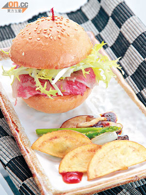 迷你漢堡 $280<br>想來個近江和牛初體驗，可點這個迷你漢堡，更有從日本訂回來的蒜香汁提味。