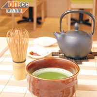 傳統抹茶　$19<br>難得可體驗一下日本傳統的茶道文化，用抹茶刷以8字形打至起泡，茶味香濃，帶輕微澀味，是一個不錯的享受。