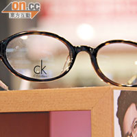 店內亦有代理國際眼鏡品牌，價錢由W125,000起（約HK$874）。