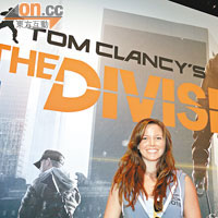 現場攤位有靚女講解Ubisoft新作《Tom Clancy's The Division》。