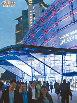 Samsung Premiere 2013發布會在倫敦Earls Court舉行。