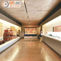 室內展廳展現出展館的寬闊空間感。