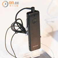 SBH52 NFC耳機可直接擺埋耳仔當Mini手機咁傾電話，機面備有OLED芒顯示通話紀錄、SMS等資訊。