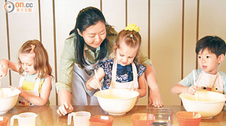 Yoshiko Hariu會按小朋友的能力教導，感覺猶如在真實廚房裏。